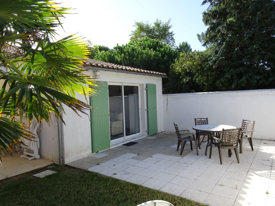 Annex house and its terrace