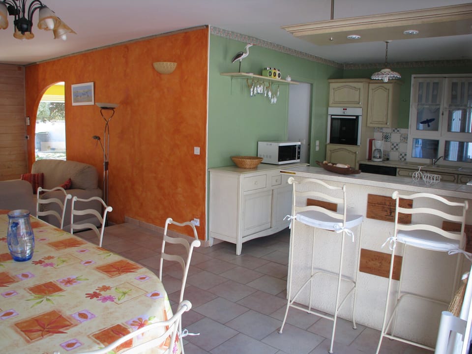 Main house : living room and american kitchen