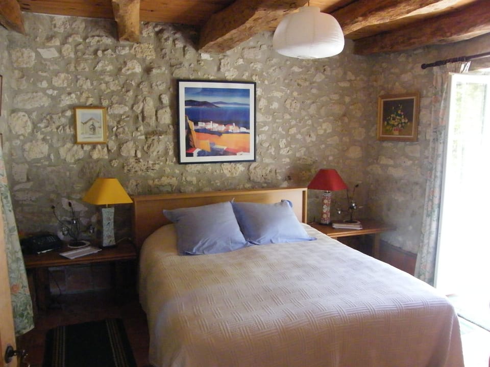 Double bed room facing the garden
