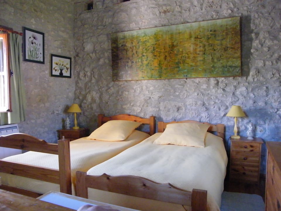 Room 2d floor single beds
