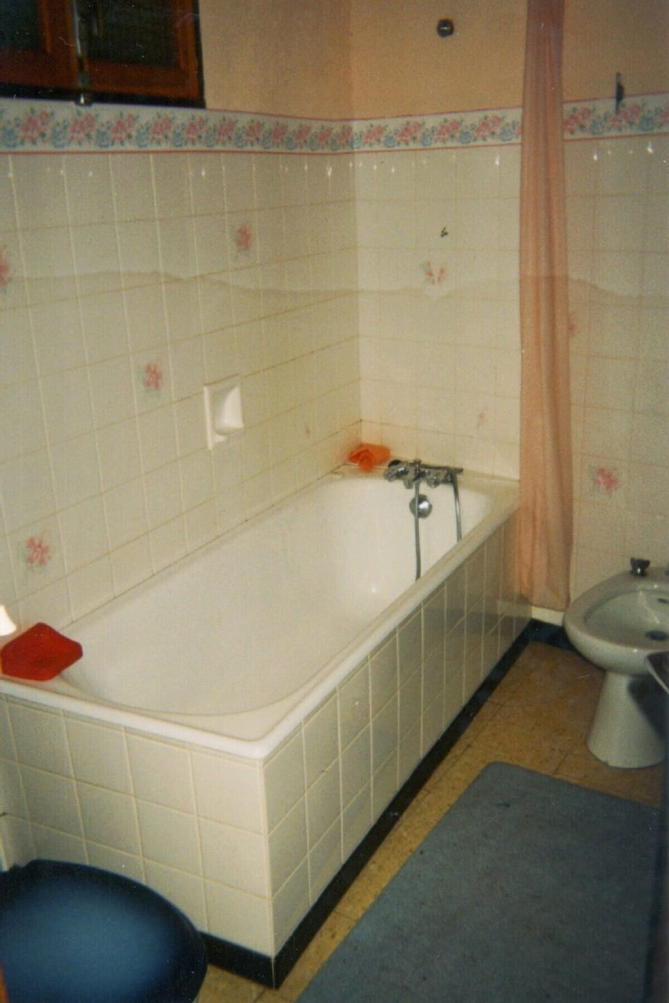 Main bathroom (plus two ensuite shower rooms/WCs!)