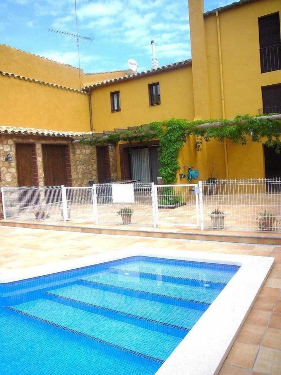 Courtyard has a private pool, a nice opend vew and great BBQ
