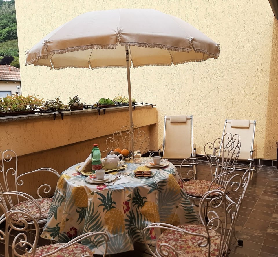 Furnished terrace - Breakfast, lunch or dinner in total privacy 