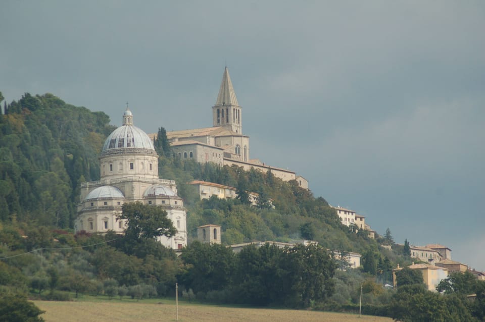 The magnificent hill town of Todi is less than a 20 minute drive away