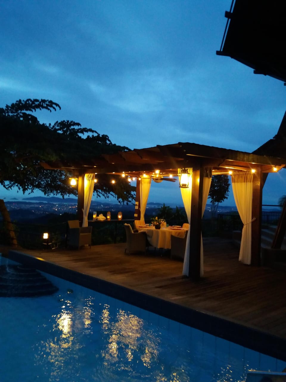 Outdoor dining area 