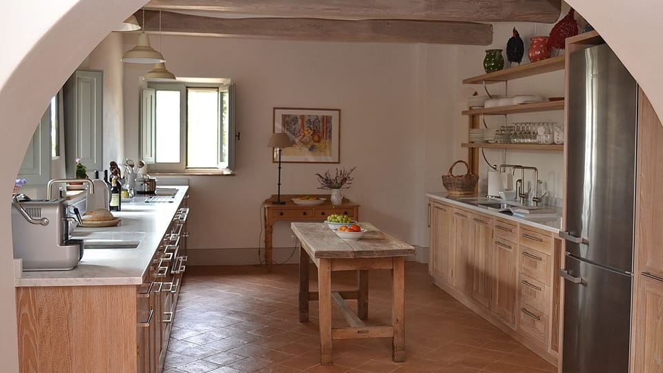 Well equipped kitchen with 2 ovens microwave and 5 ring induction hob.
