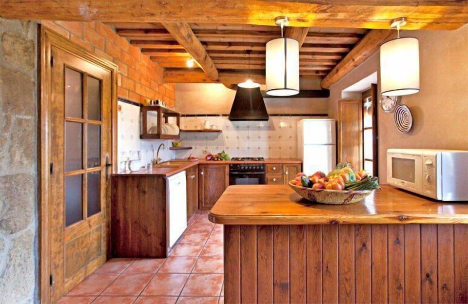 Here is the pretty kitchen with all modern utensils that you will need