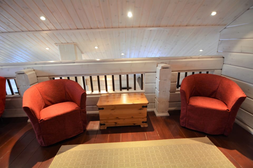 3rd floor lobby