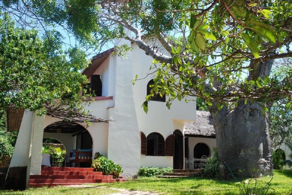Side vew of main house