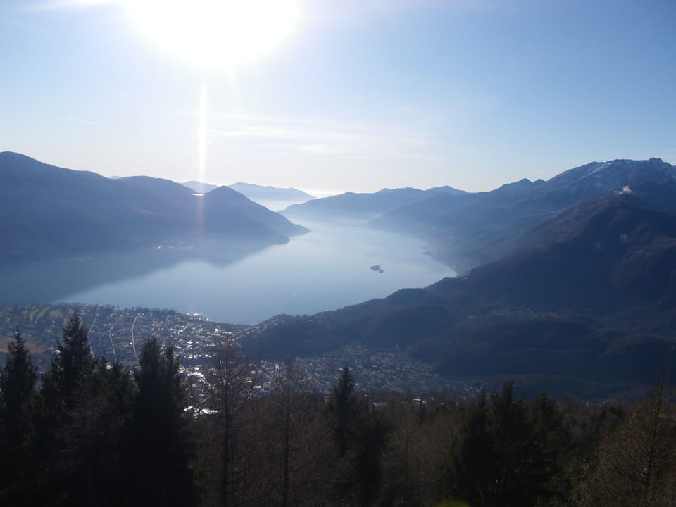 Quiet & central–ideal starting point for swimmers & adventurous people Apartment in Locarno