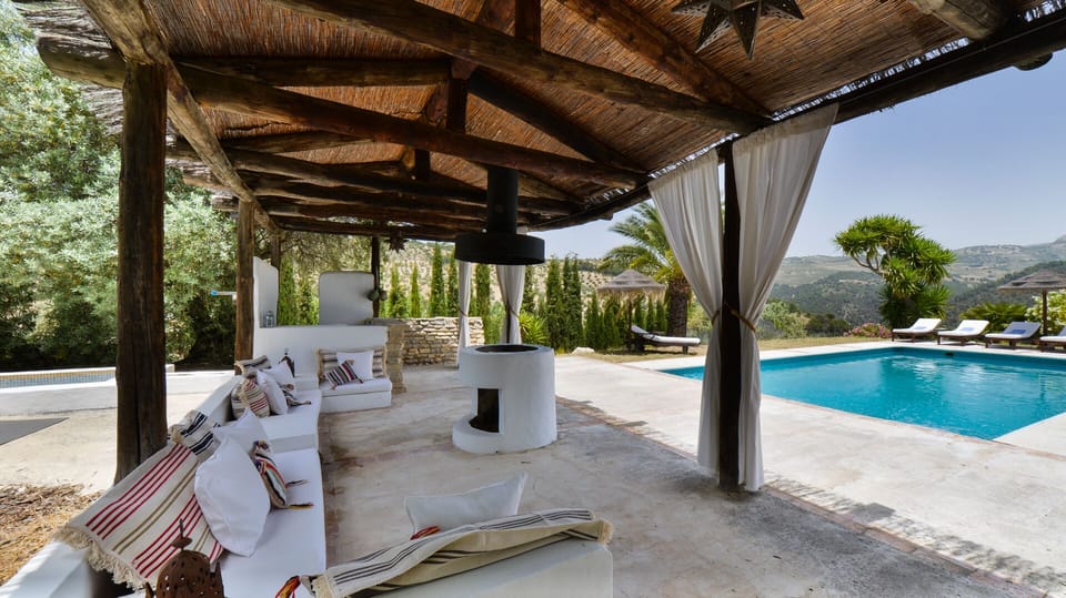 Pool lounge