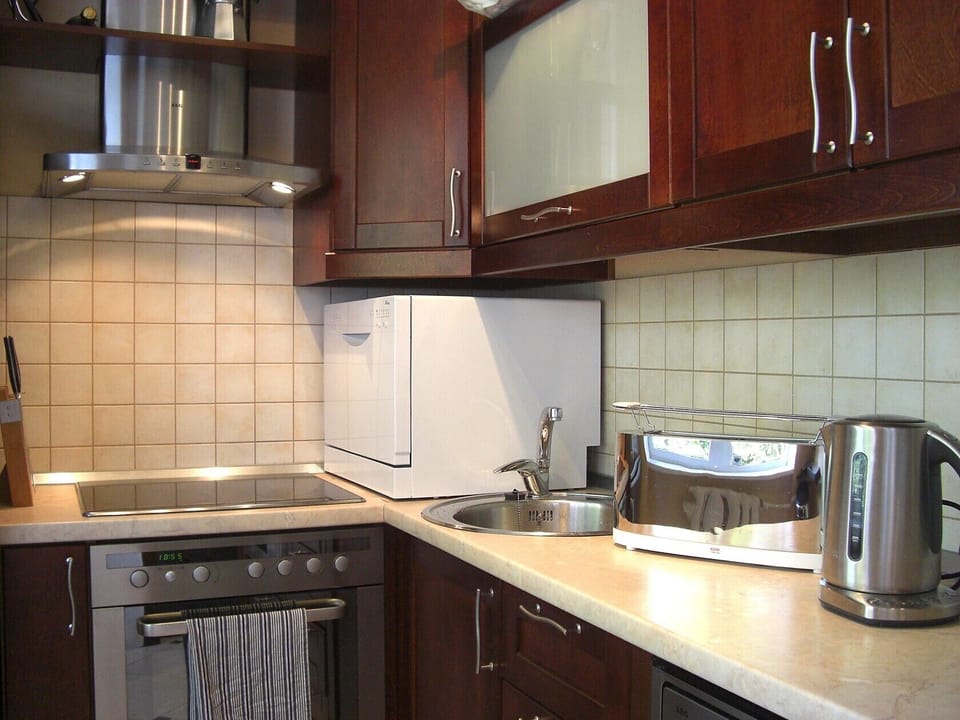 Fully equipped kitchen with dishwasher. Squeeze fresh oranges with Alessi juicer