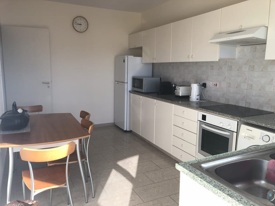 New Cooker, Microwave, Fridge/Freezer, Washing Machine, Door to small patio door