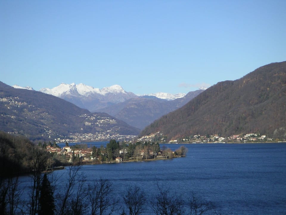 Apartment with panoramic views and private beach Apartment in Lombardy