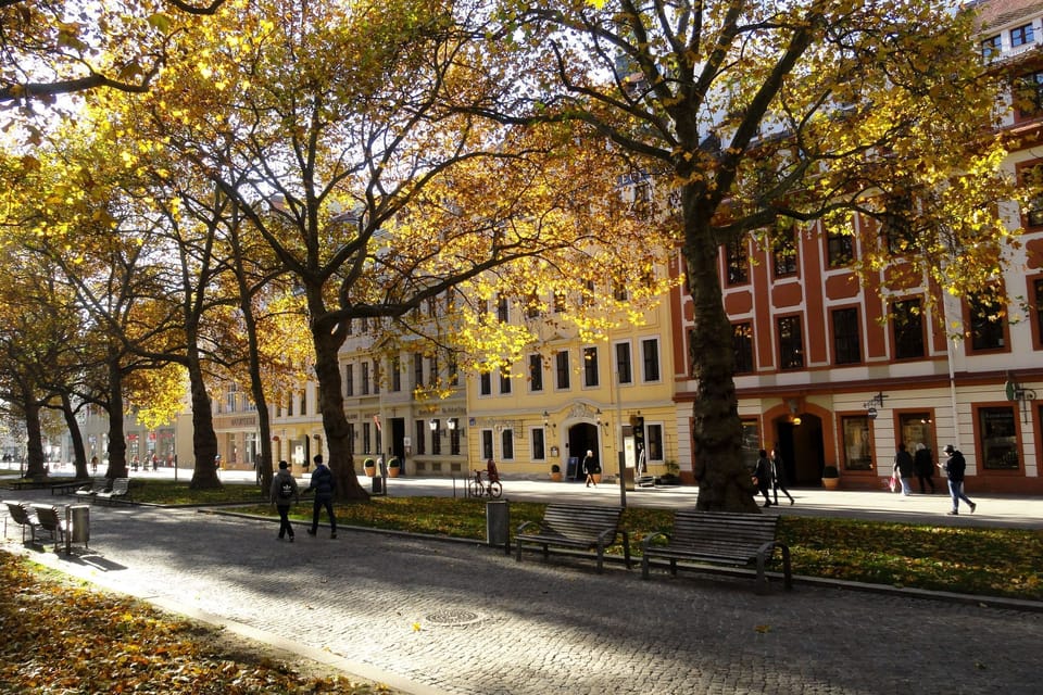 Just 50 meters away: shopping, dining, strolling on the pedestrian boulevard