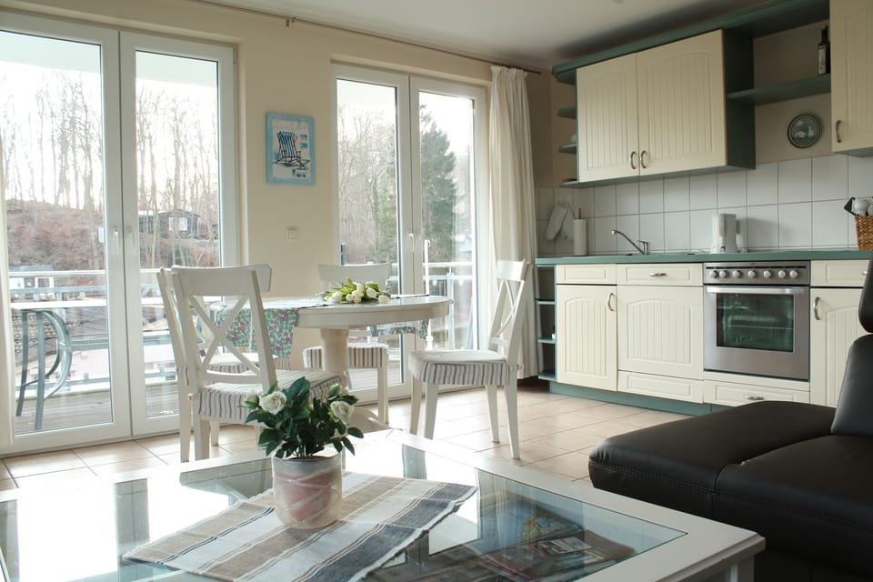 Living room with integrated kitchen/dining area
