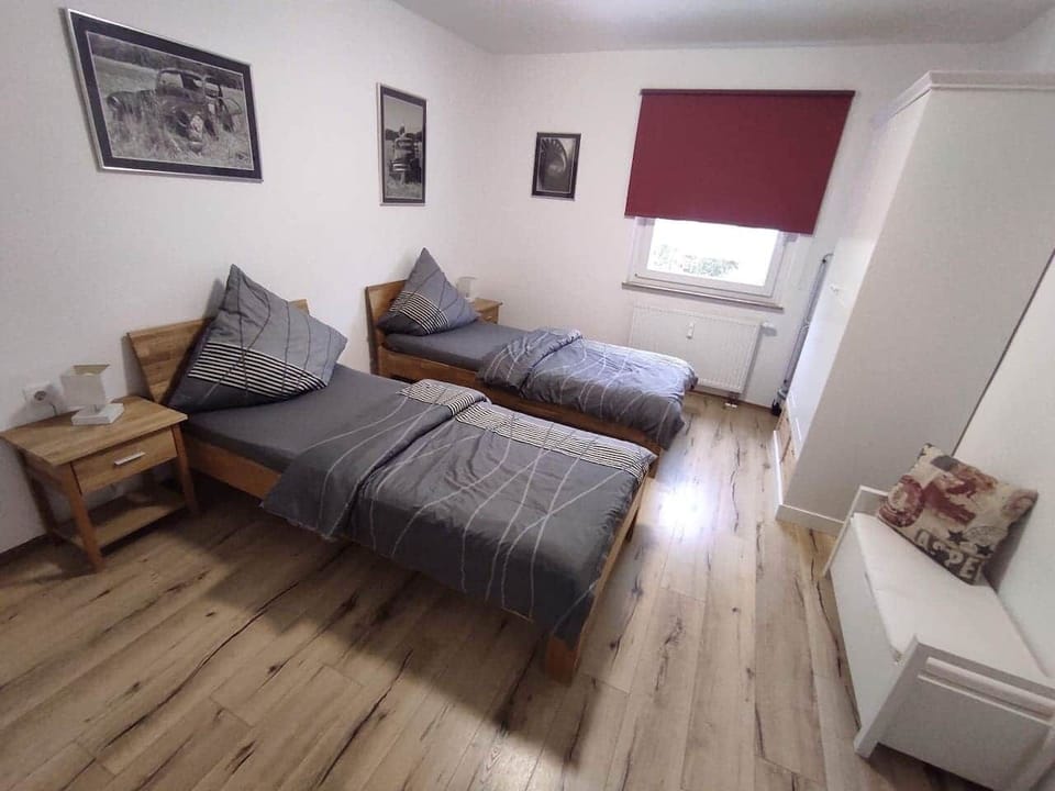 Schlafzimmer 1 