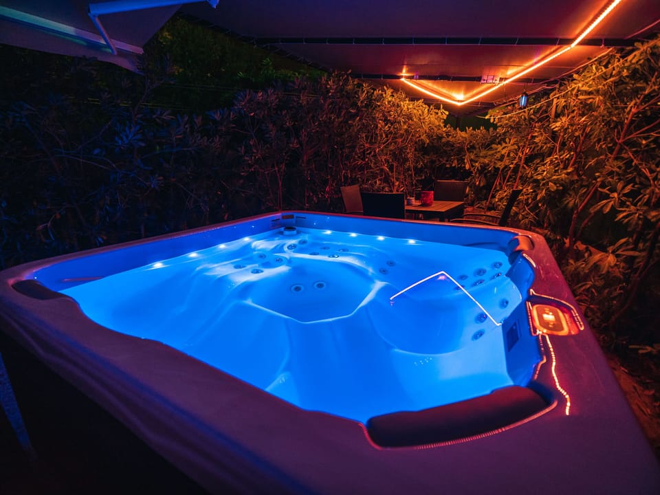 private hydromassage pool