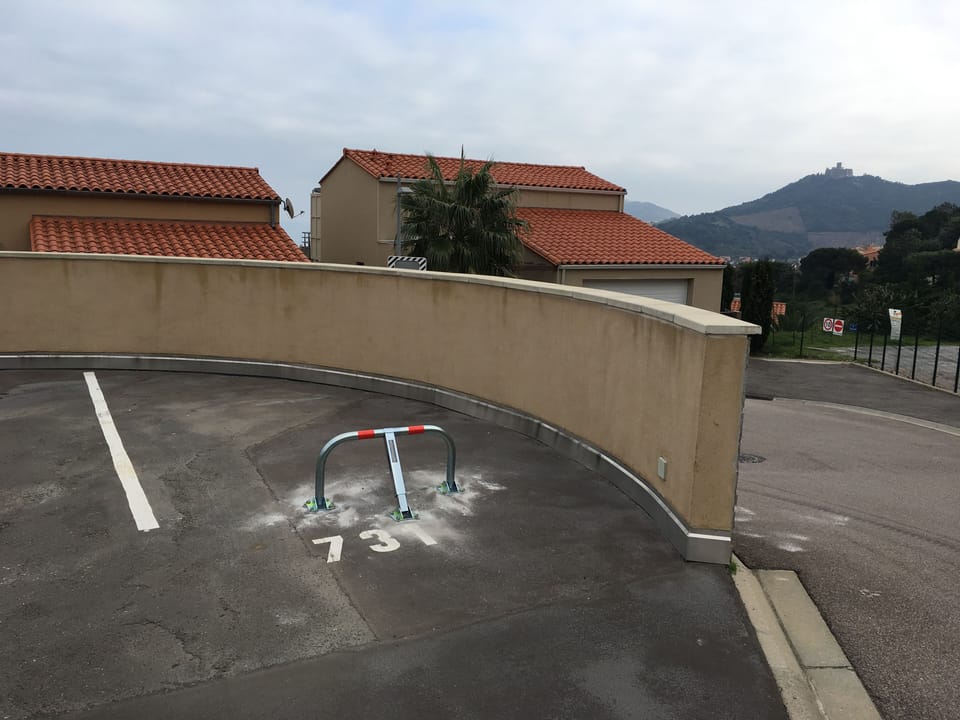 parking place, 15 mn walk