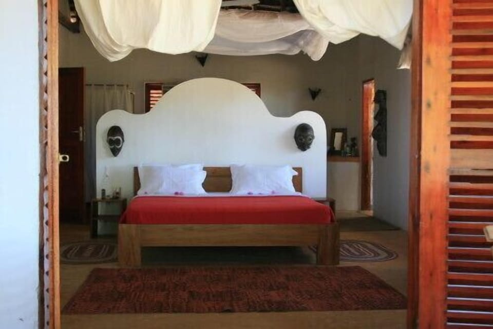 Sawadi bedroom, 45 m2 including a stunning external coconut shower,  sea view..