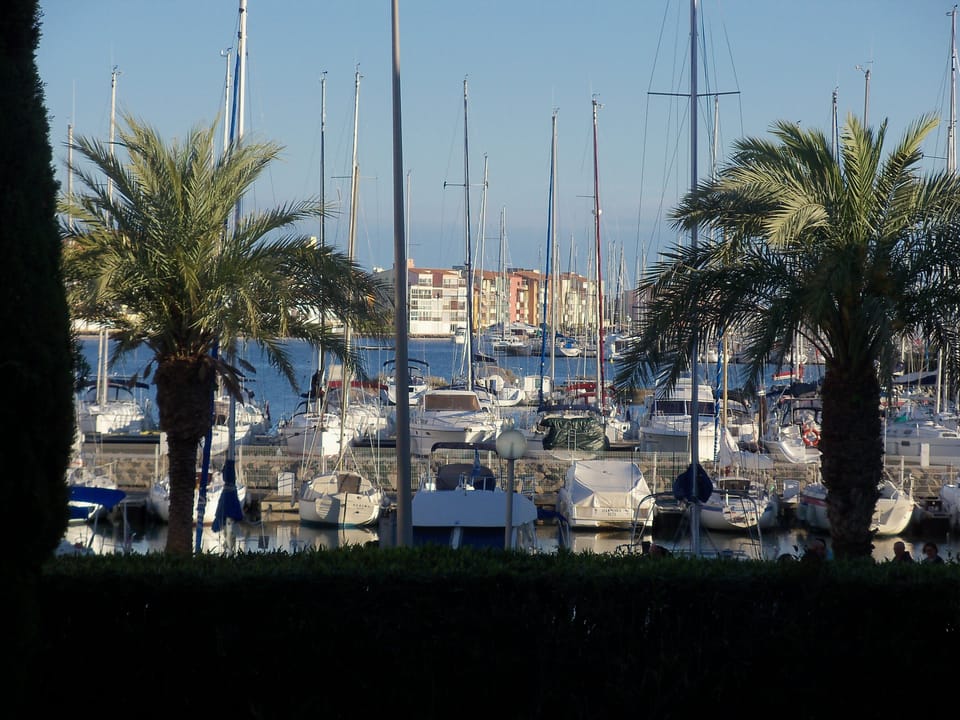F2 COMPLETELY RENOVATED CLOSE TO THE CENTER PORT Apartment in Agde