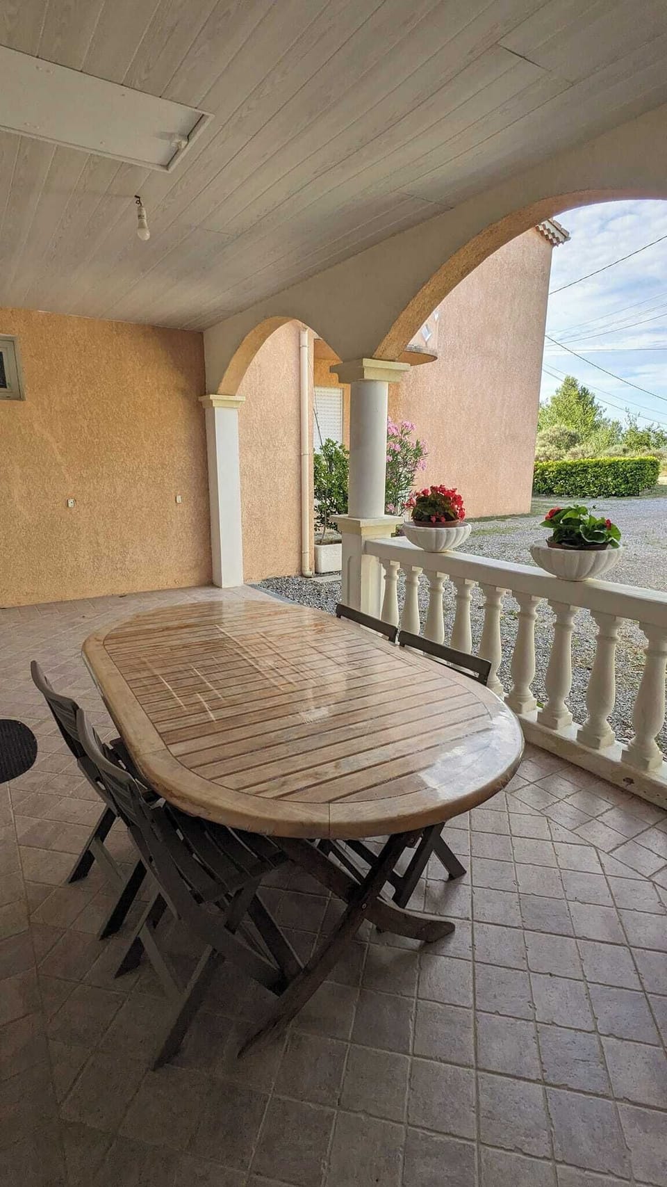 Outdoor dining
