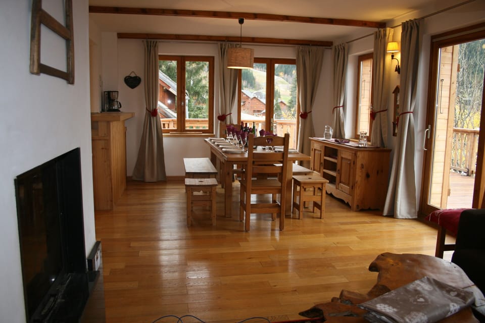 Dining at Chalet Jonquille
