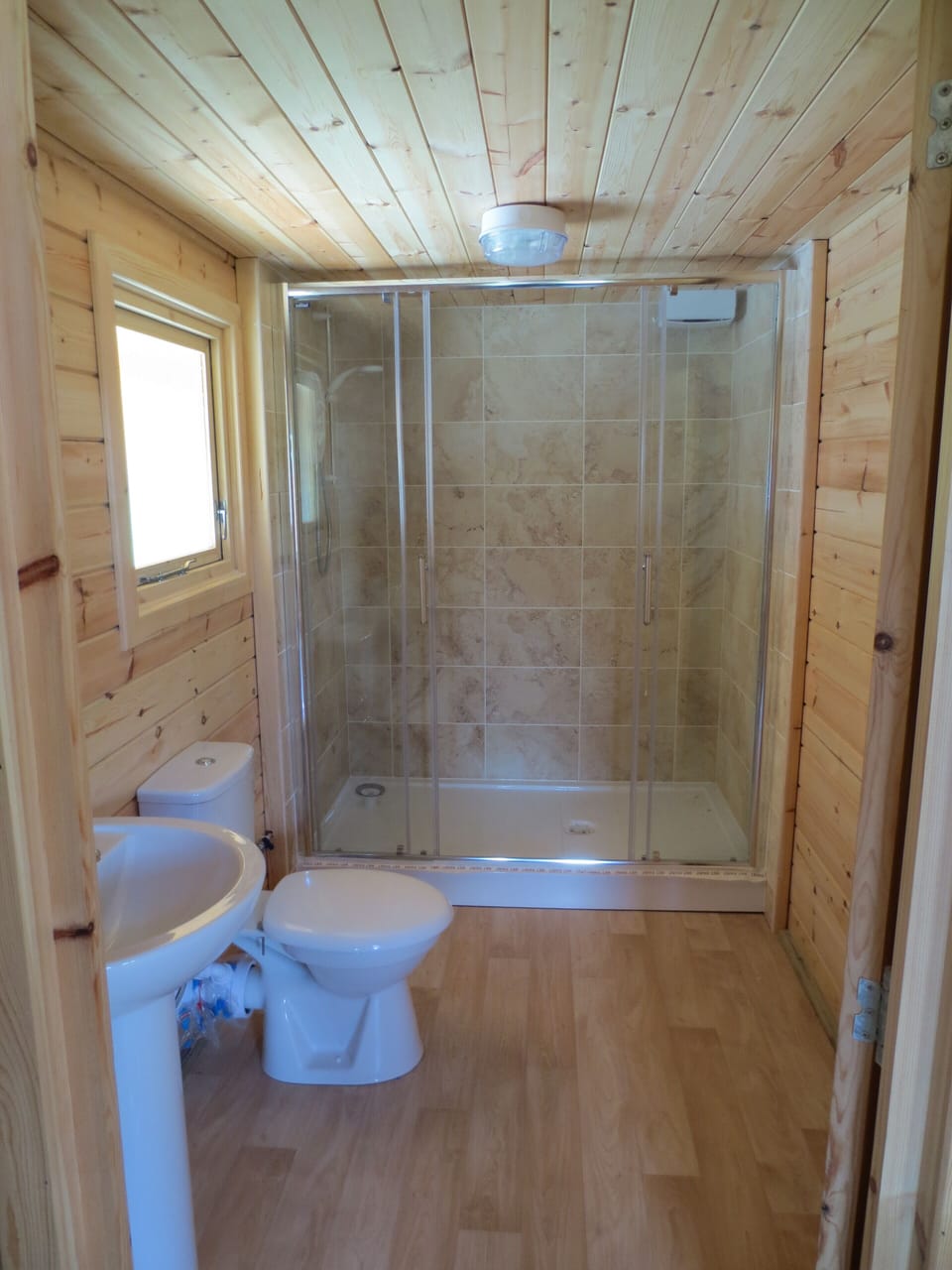 Shower room.
