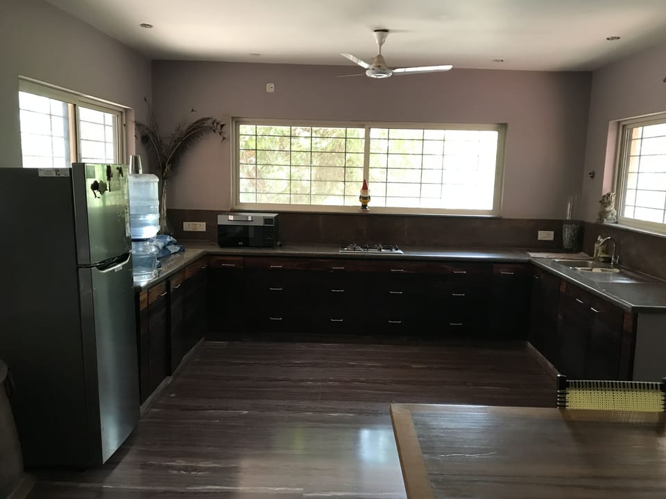 Full kitchen