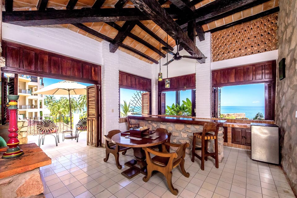 Open concept, views from everywhere