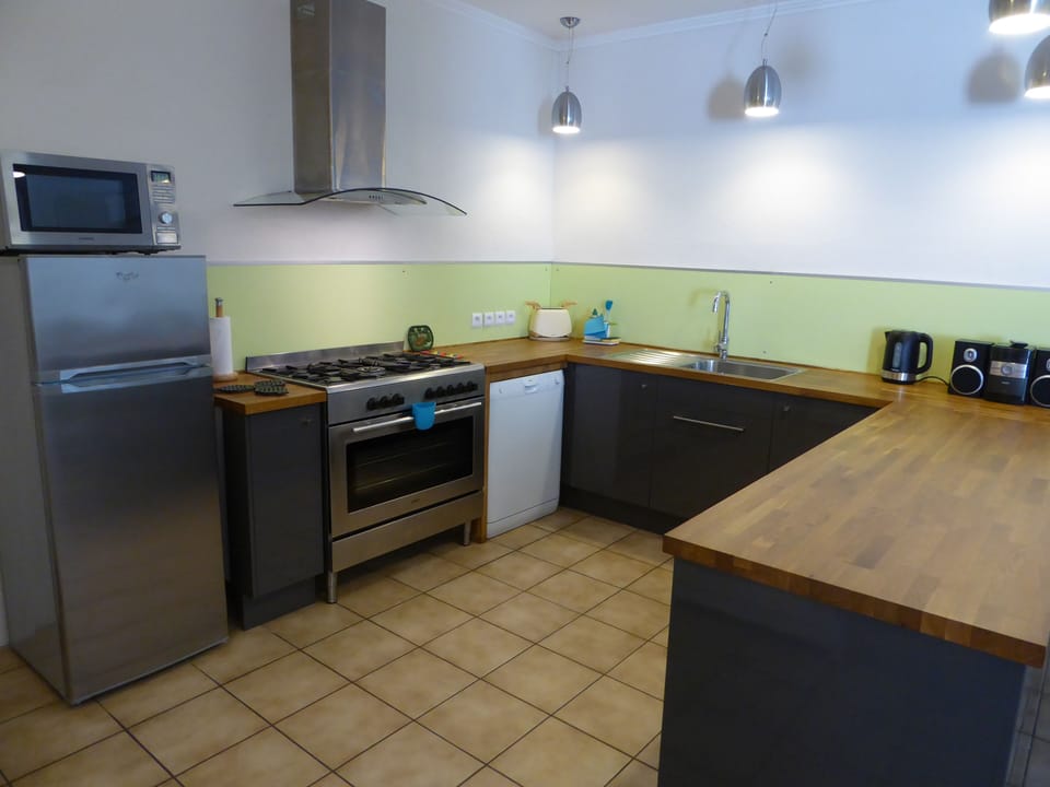 Fully equipped kitchen