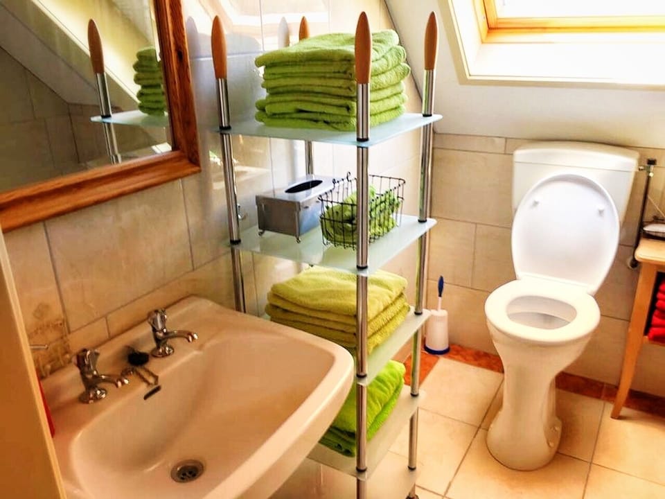 Shared bathroom (only when there are several guests). In the rooms are bathrobes