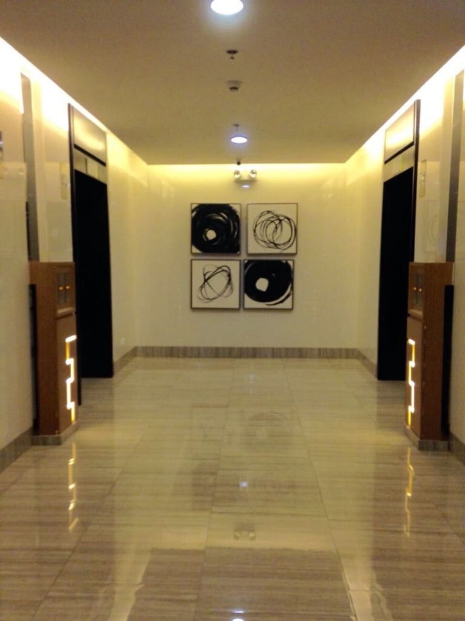 Lift lobby to Study Area