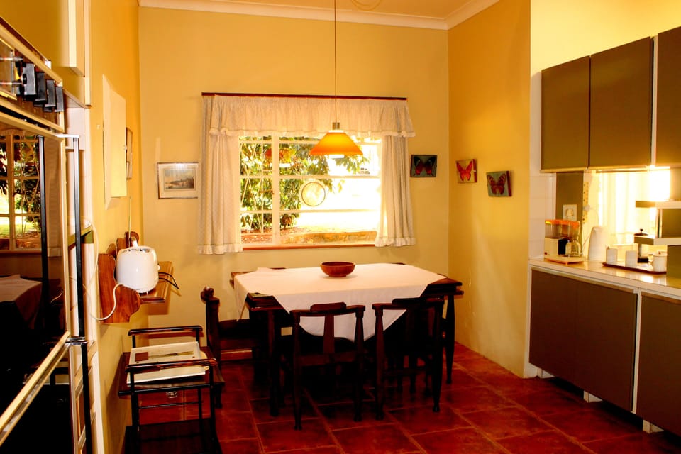 Kitchen eating nook