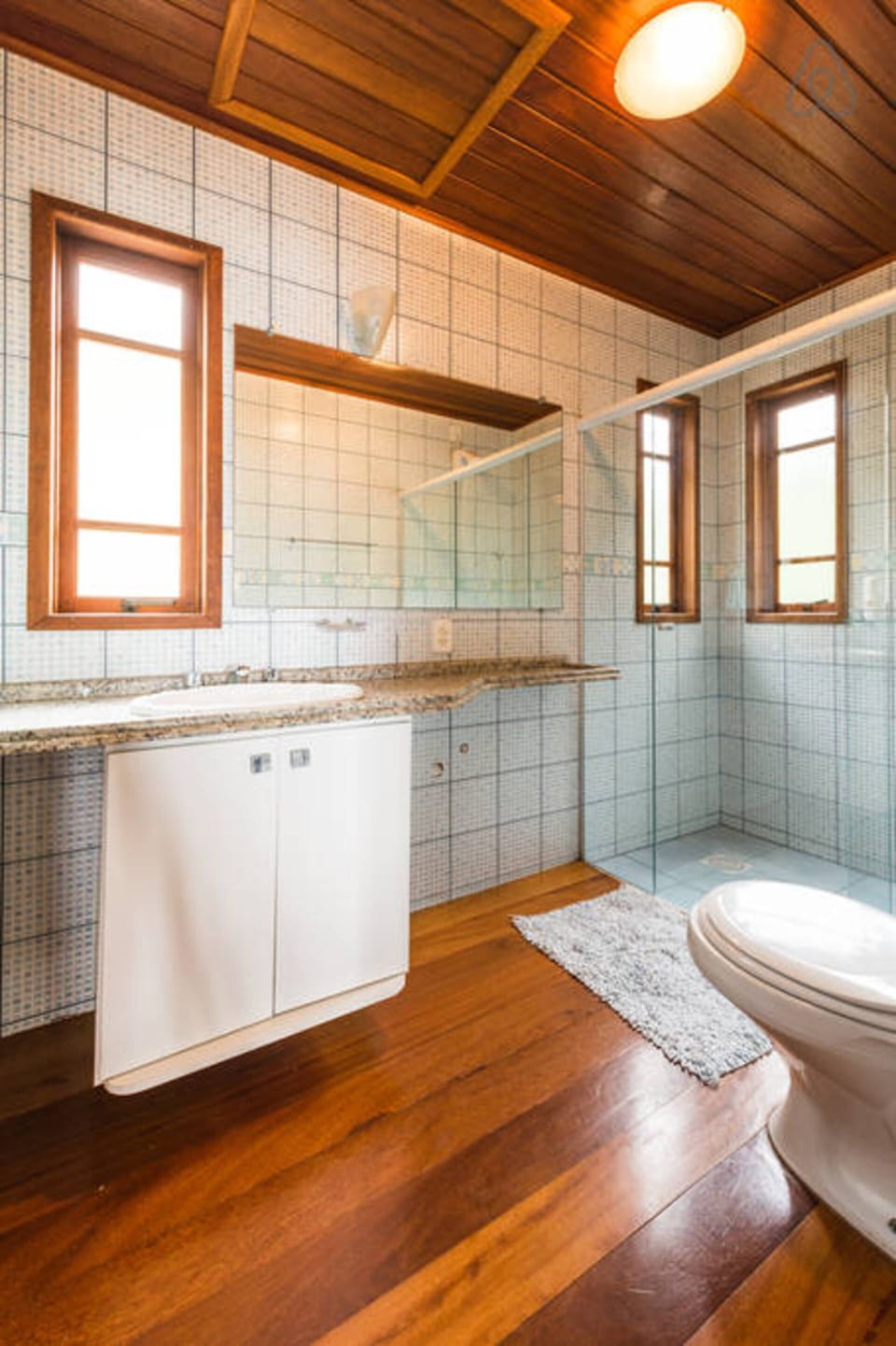 Common bathroom for rooms 2, 3 and 4