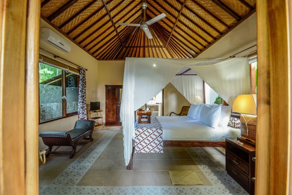 Spacious bedroom.