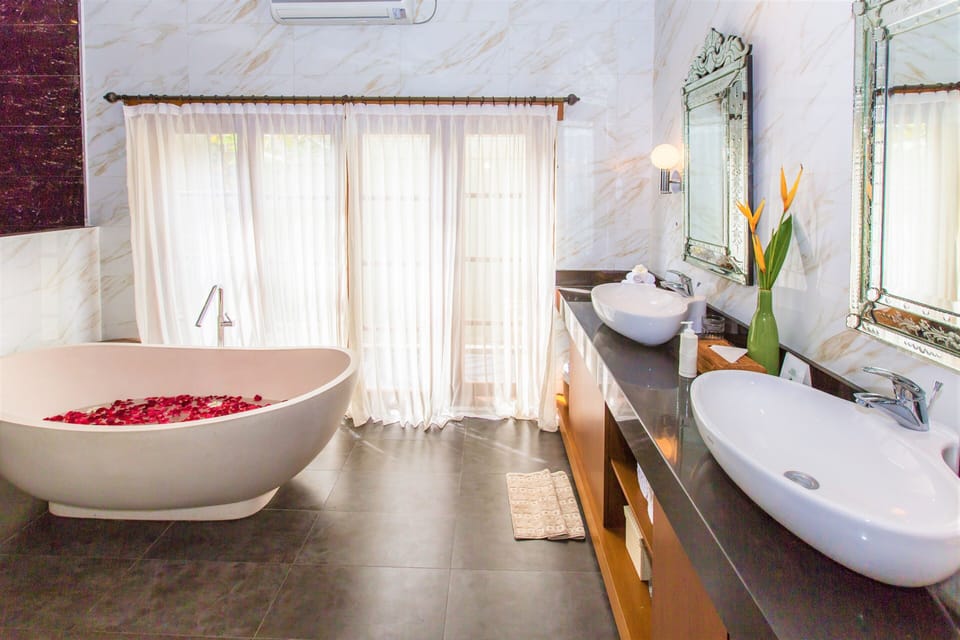Bathroom (Bathub)
