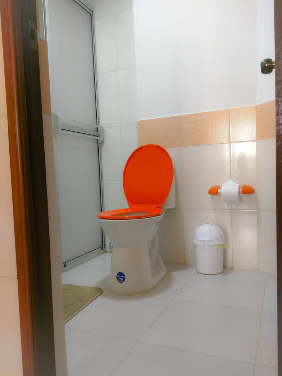 304 Studio Toilet/Shower