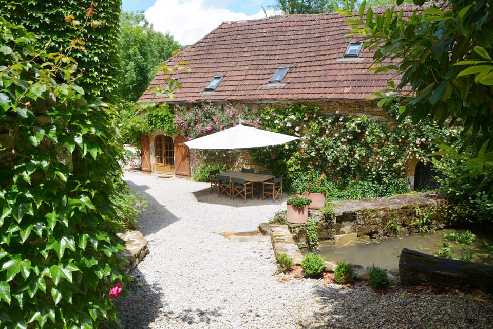courtyard area
