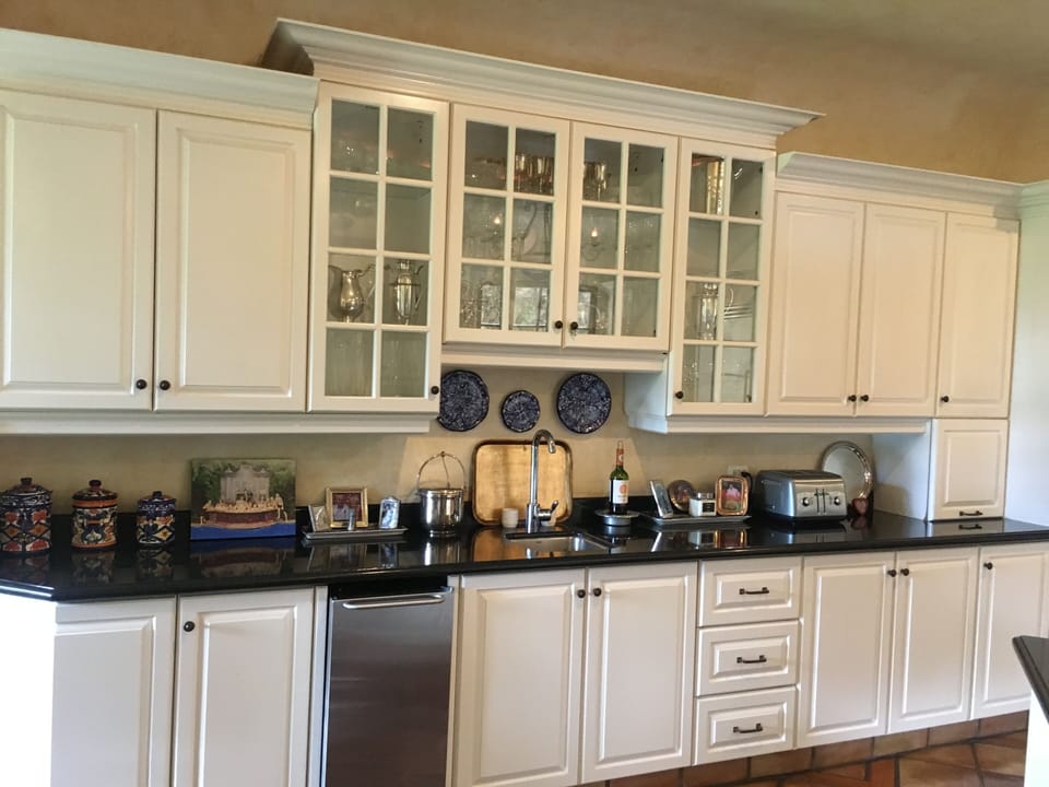 Kitchen bar area with a second sink.
