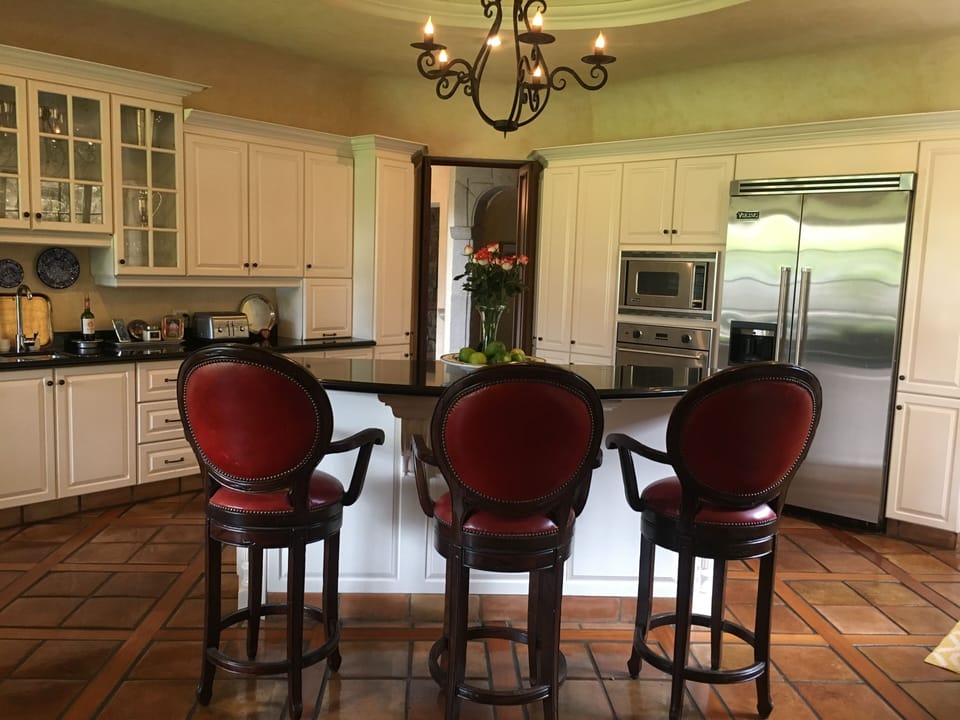Bar space to enjoy while meals are being prepared.