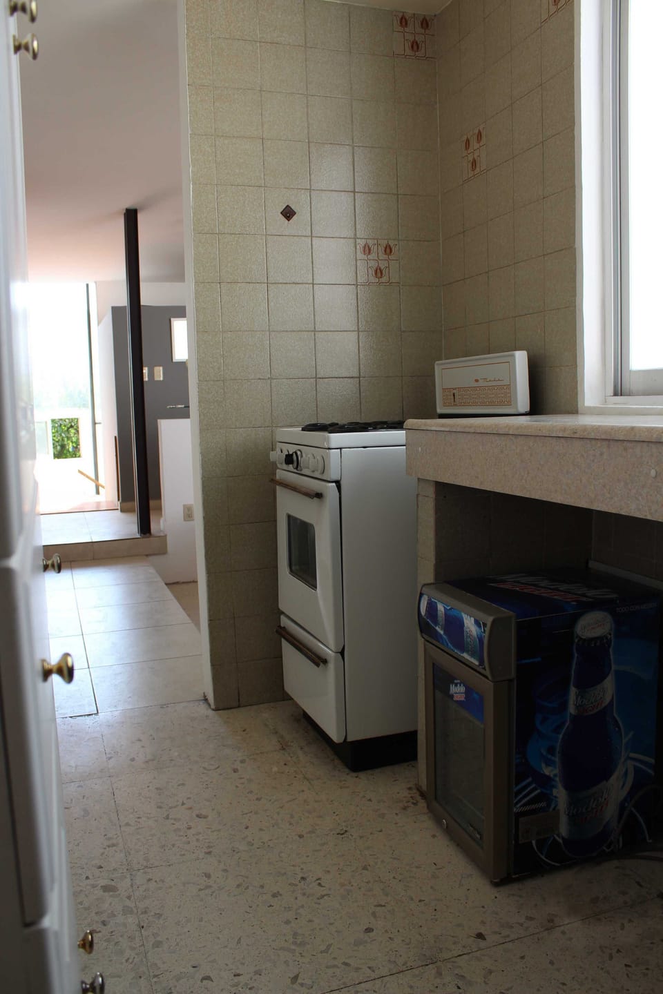 Line kitchen well lit and ventilated