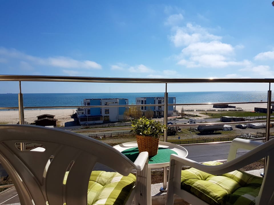 @balcony view