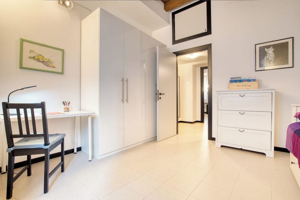 Second bedroom
