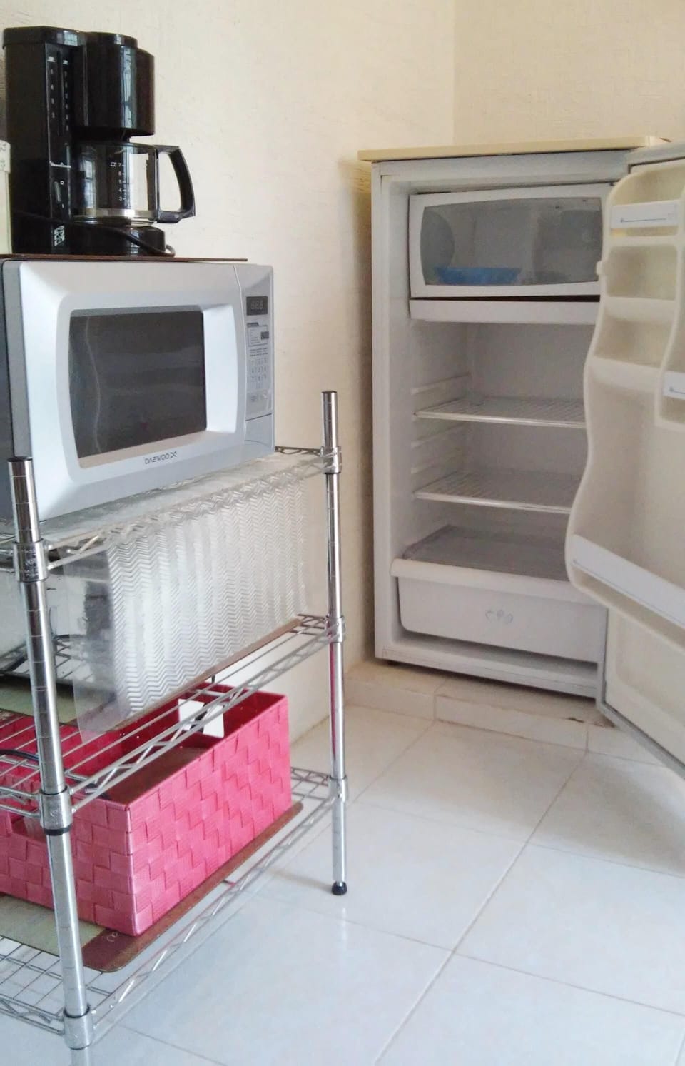 Microwave, refrigerator.