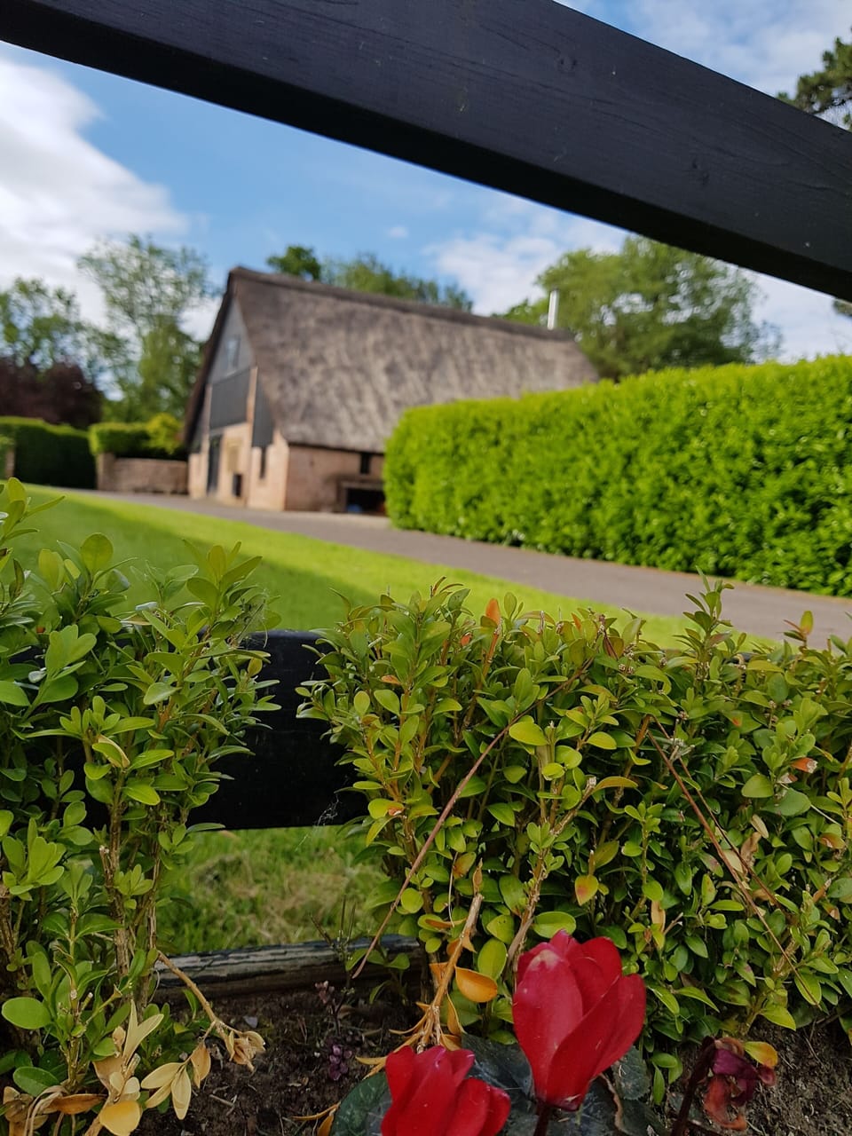 The Lake House Somerset- Plenty of parking 