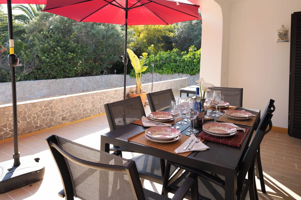 Dining area on the pool terrace