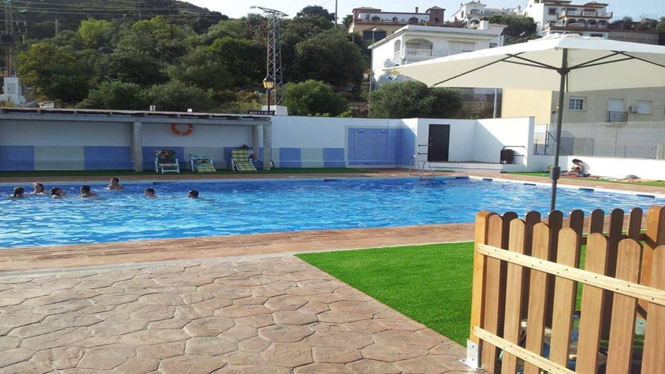 Pool approx 5/10 minutes walk from the apartment. 