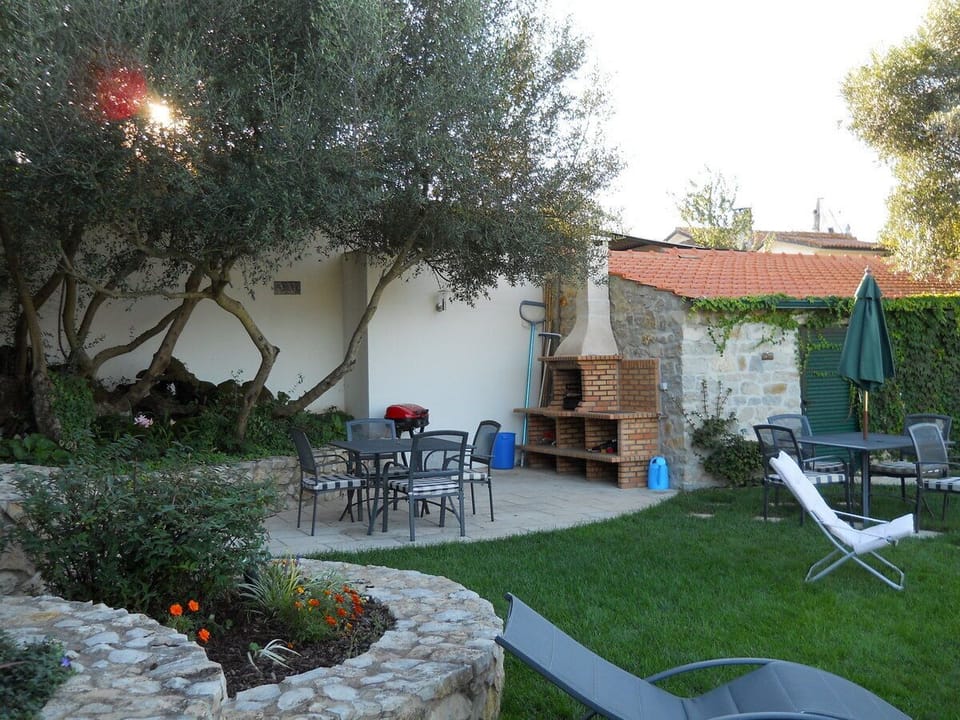 Guests barbecue area.