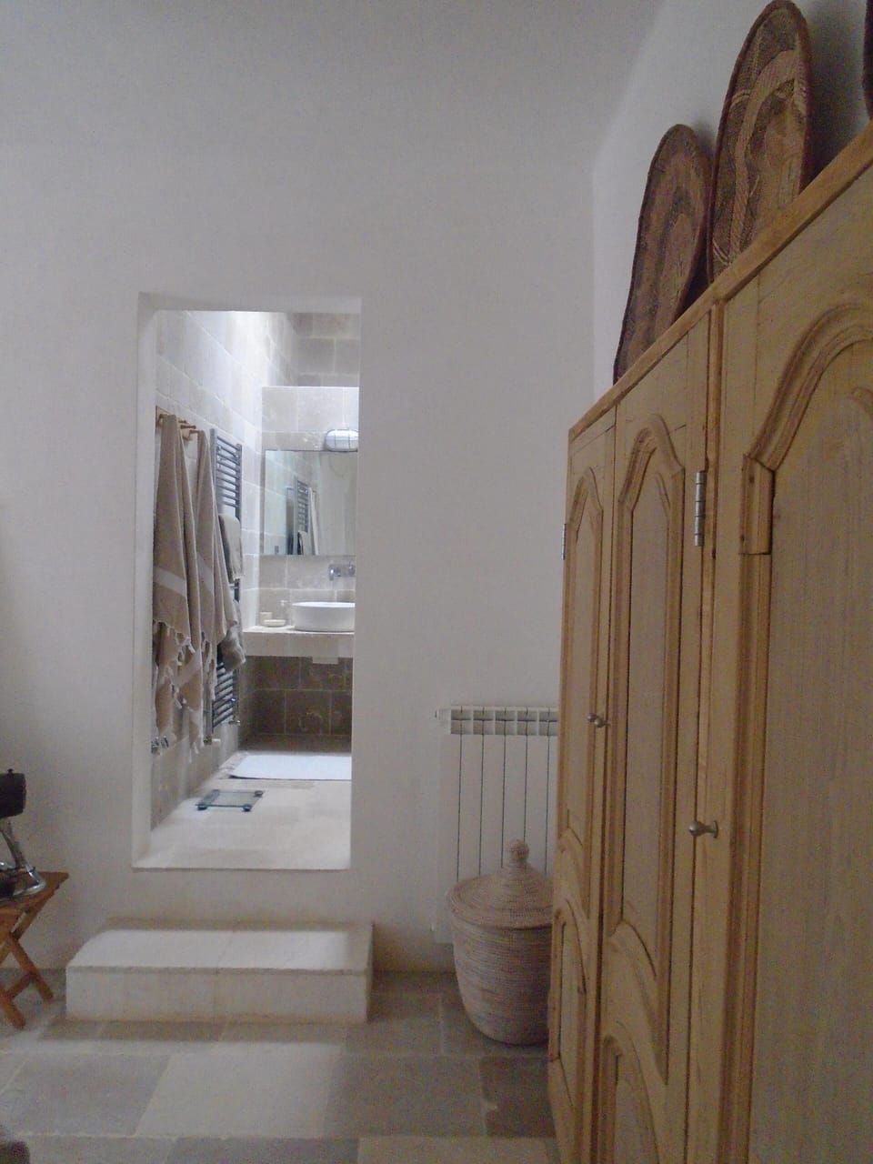 Ground floor main bedroom showing en suite shower room off
